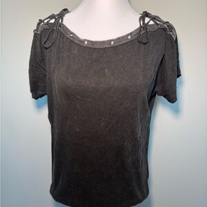 Like-New top with lace up sleeve details, originally purchased from Buckle - L